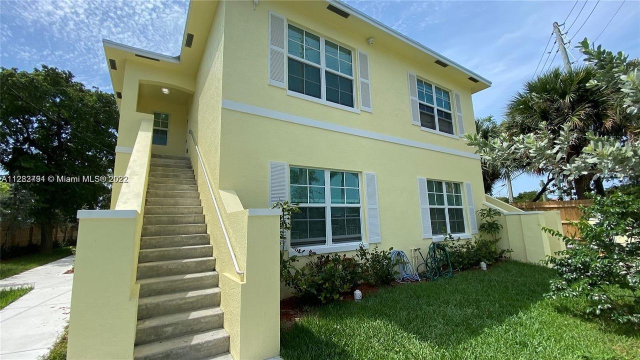 Recently Rented: $2,250 (3 beds, 2 baths, 1200 Square Feet)