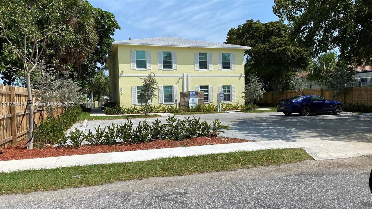 Recently Rented: $2,250 (3 beds, 2 baths, 1200 Square Feet)