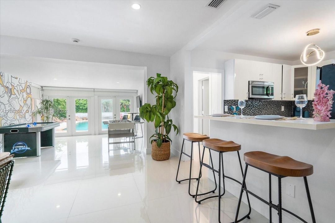 Recently Sold: $2,700,000 (4 beds, 3 baths, 2028 Square Feet)