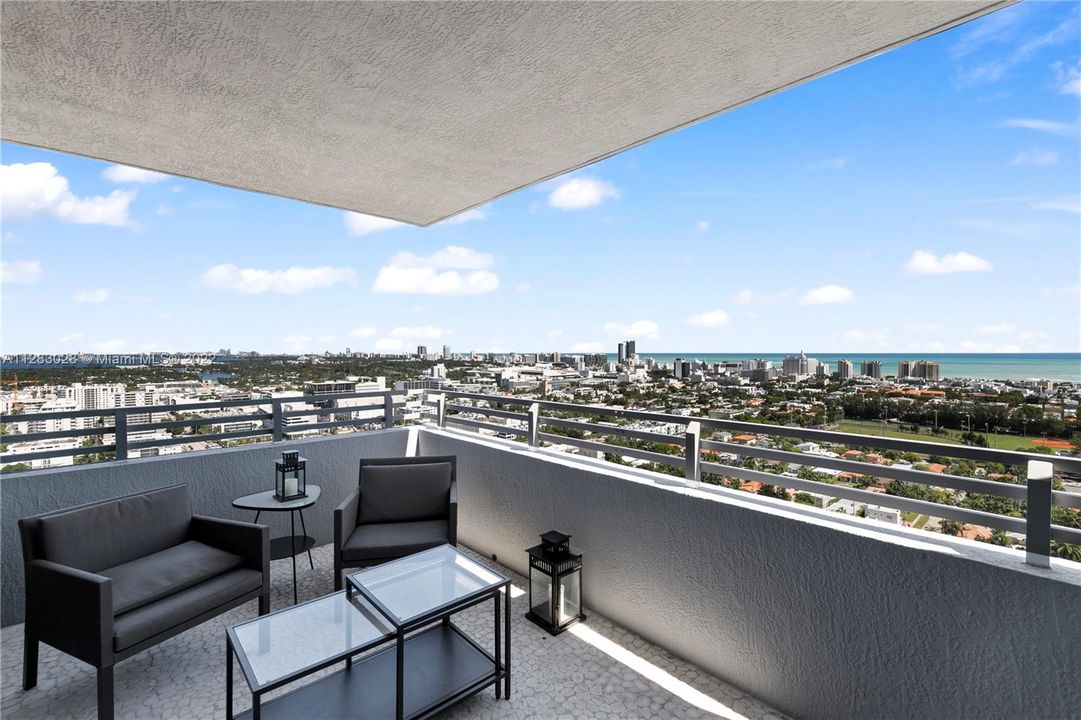 Recently Sold: $999,000 (2 beds, 2 baths, 1262 Square Feet)