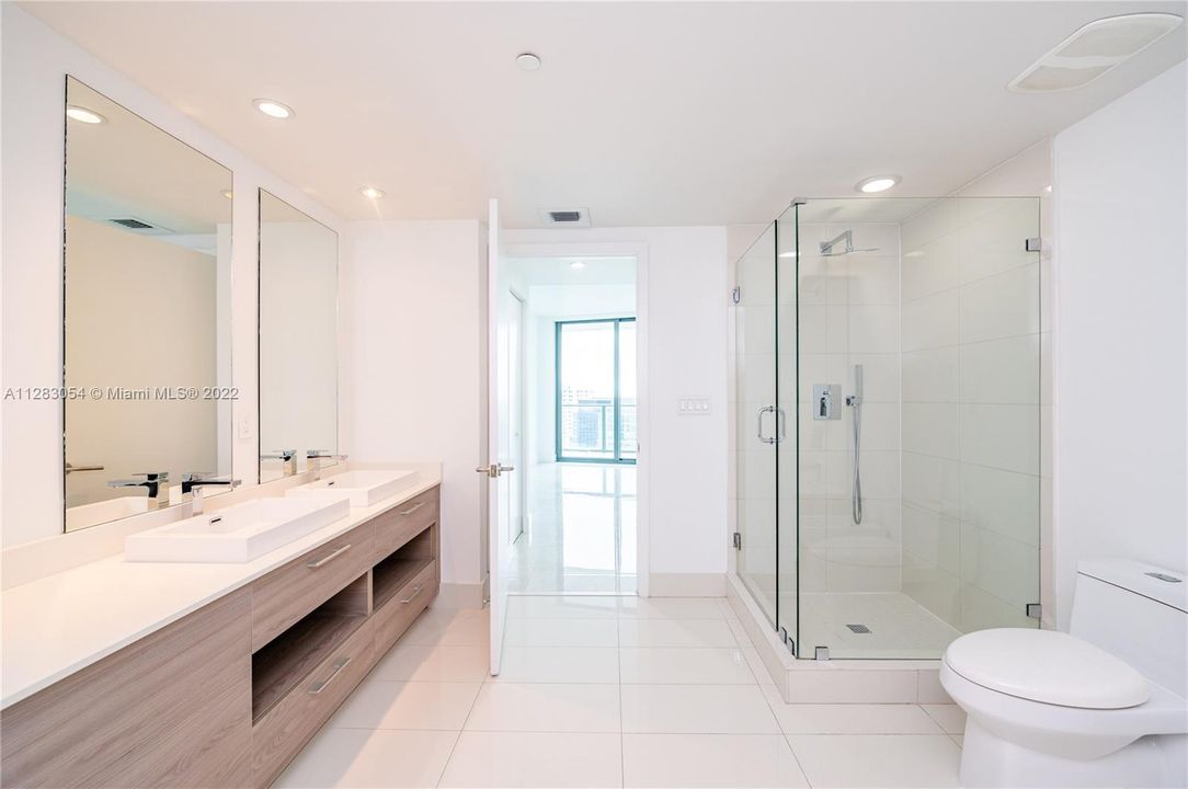 Recently Sold: $1,050,000 (2 beds, 2 baths, 1279 Square Feet)