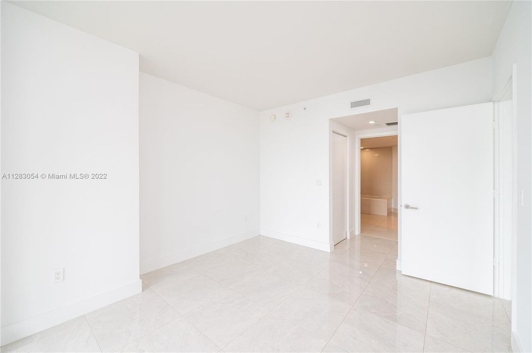 Recently Sold: $1,050,000 (2 beds, 2 baths, 1279 Square Feet)