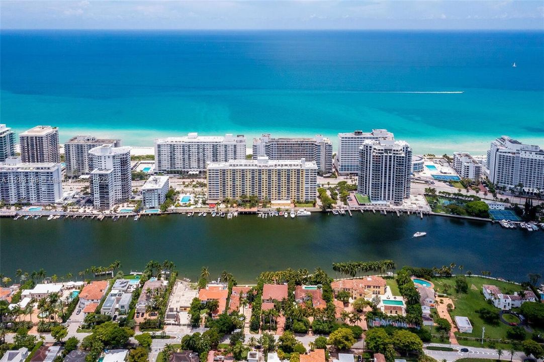 Recently Sold: $2,000,000 (3 beds, 3 baths, 2120 Square Feet)