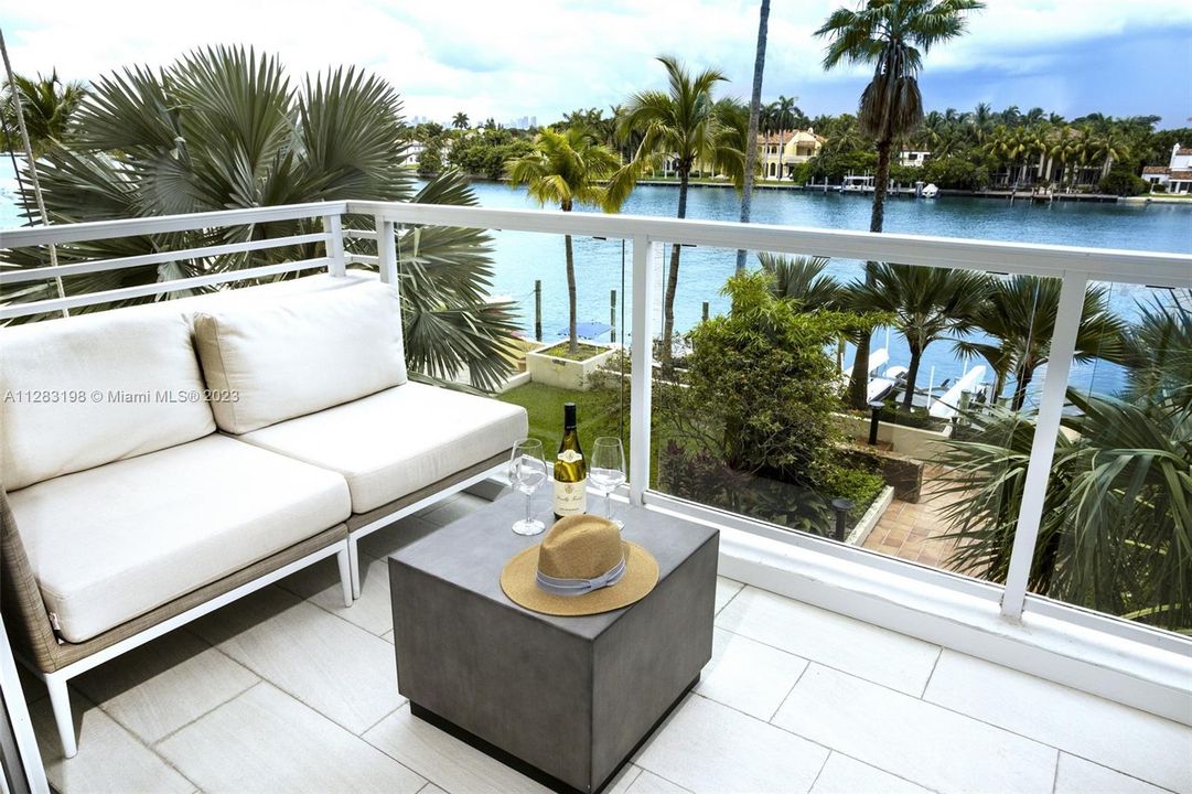 Recently Sold: $2,000,000 (3 beds, 3 baths, 2120 Square Feet)