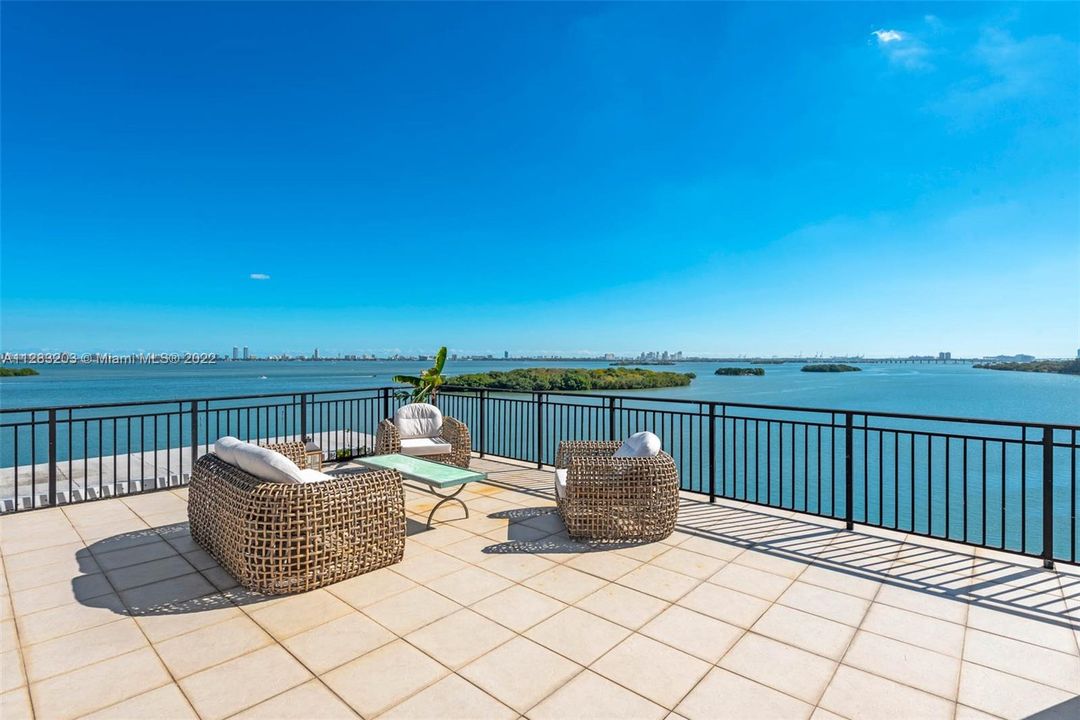 Recently Sold: $1,899,000 (3 beds, 3 baths, 3556 Square Feet)