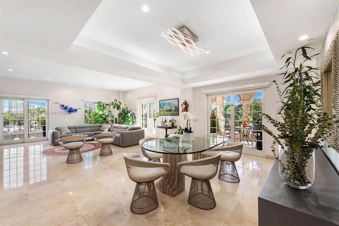 Recently Sold: $3,990,000 (3 beds, 3 baths, 2744 Square Feet)