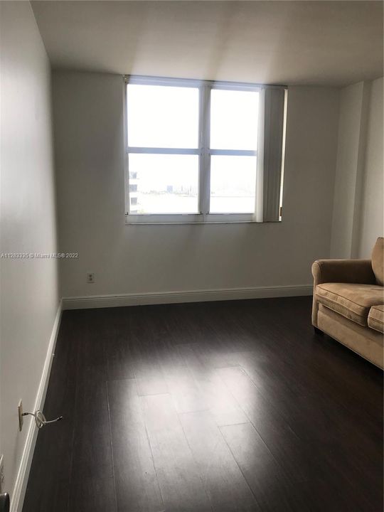 Recently Rented: $3,700 (2 beds, 2 baths, 985 Square Feet)