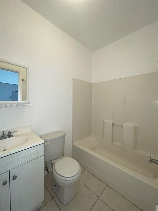 Недавно арендовано: $2,100 (2 спален, 1 ванн, 810 Квадратных фут)