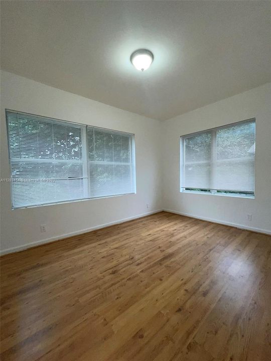 Recently Rented: $2,100 (2 beds, 1 baths, 810 Square Feet)