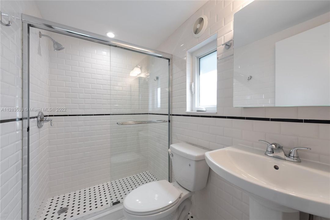 Recently Rented: $4,500 (2 beds, 2 baths, 899 Square Feet)