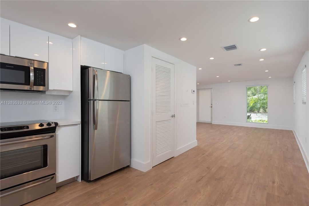 Recently Rented: $4,500 (2 beds, 2 baths, 899 Square Feet)