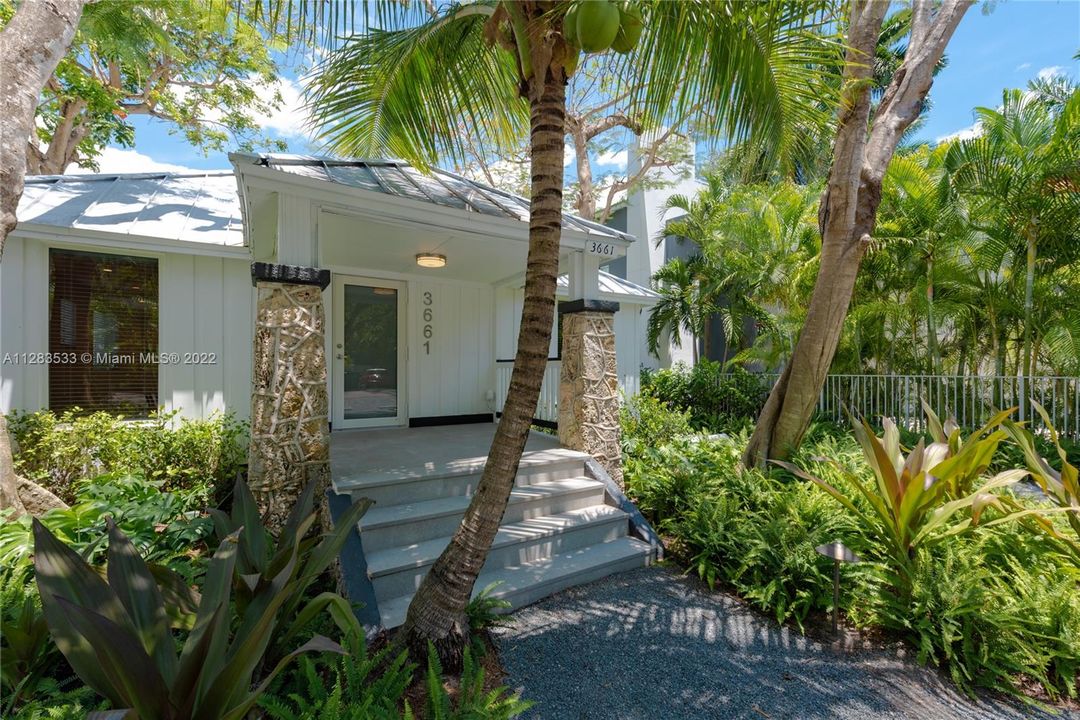 Recently Rented: $4,500 (2 beds, 2 baths, 899 Square Feet)