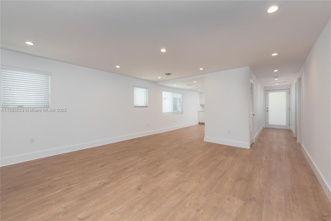 Recently Rented: $4,500 (2 beds, 2 baths, 899 Square Feet)