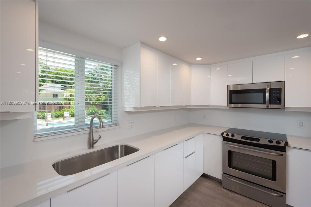 Recently Rented: $4,500 (2 beds, 2 baths, 899 Square Feet)