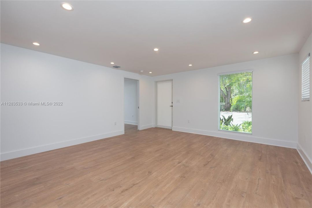 Recently Rented: $4,500 (2 beds, 2 baths, 899 Square Feet)