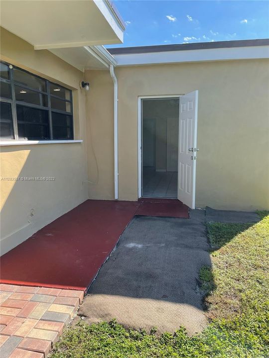 Recently Rented: $3,300 (3 beds, 2 baths, 1653 Square Feet)