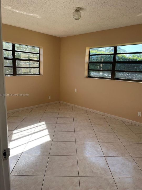 Recently Rented: $3,300 (3 beds, 2 baths, 1653 Square Feet)