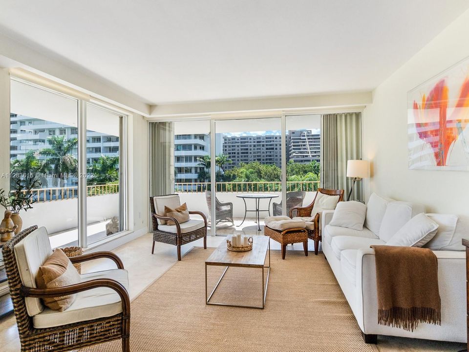 Recently Sold: $1,100,000 (2 beds, 2 baths, 1350 Square Feet)