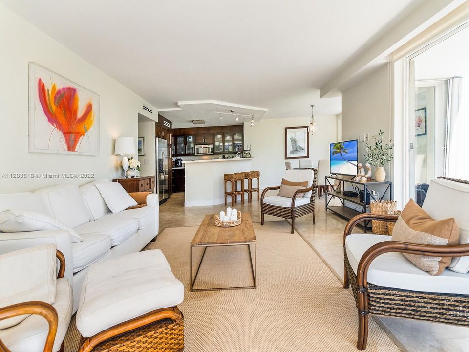 Recently Sold: $1,100,000 (2 beds, 2 baths, 1350 Square Feet)
