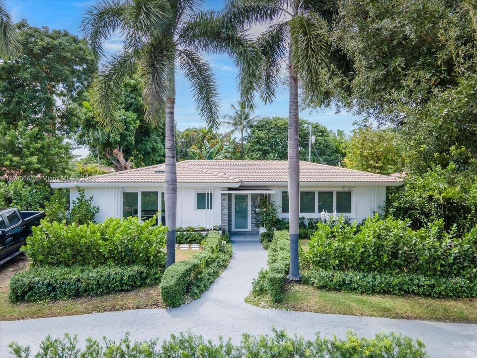 Recently Sold: $1,295,000 (4 beds, 2 baths, 2441 Square Feet)