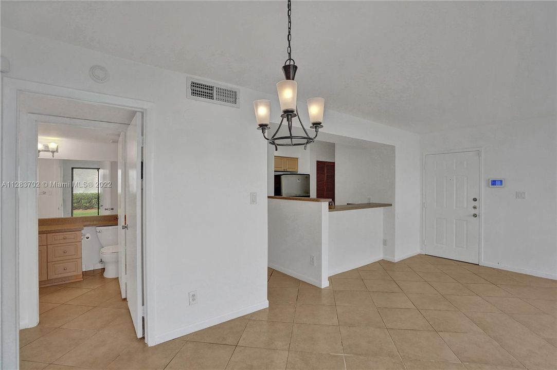 Recently Sold: $255,000 (1 beds, 1 baths, 841 Square Feet)