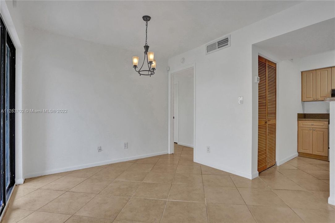 Recently Sold: $255,000 (1 beds, 1 baths, 841 Square Feet)