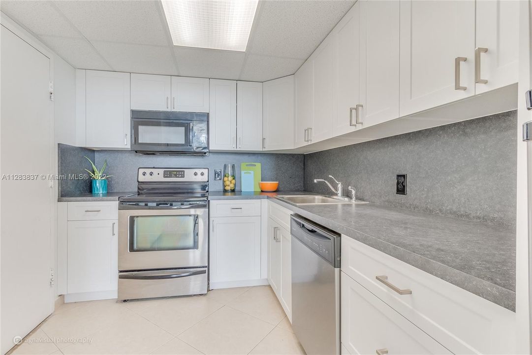 Recently Sold: $385,000 (1 beds, 1 baths, 920 Square Feet)