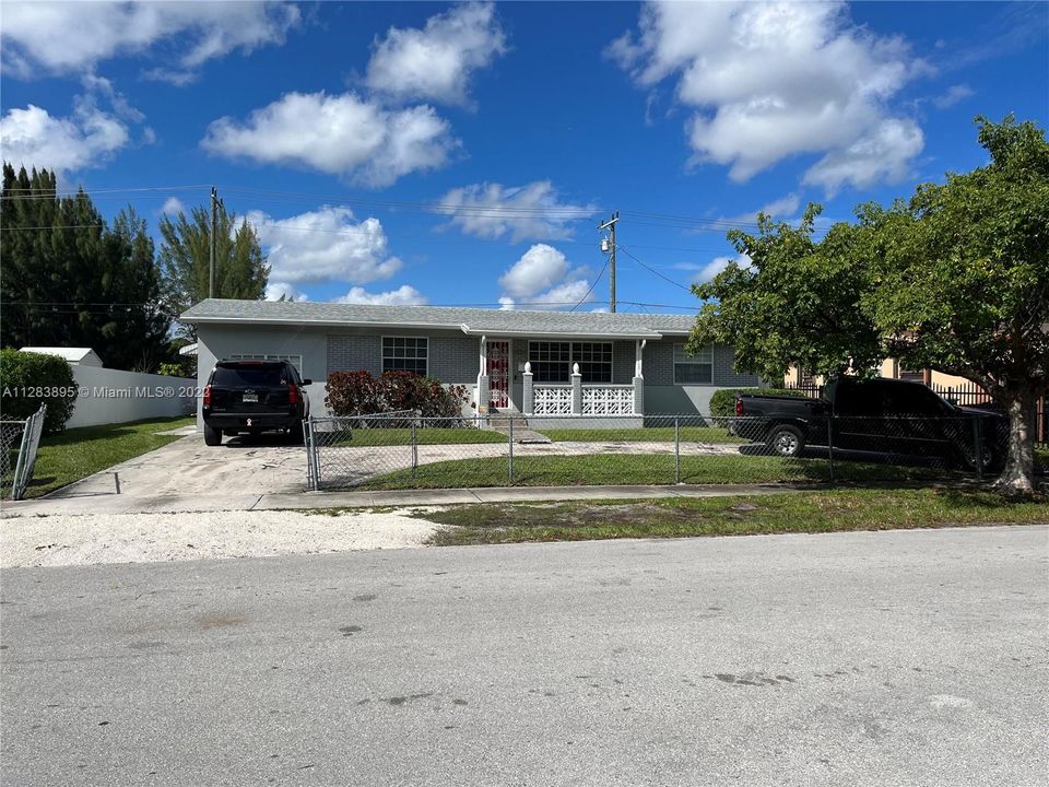 Recently Sold: $449,000 (3 beds, 2 baths, 1512 Square Feet)