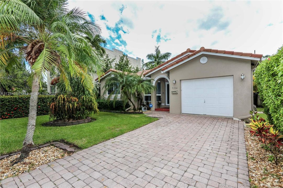 Recently Sold: $999,000 (3 beds, 2 baths, 1608 Square Feet)