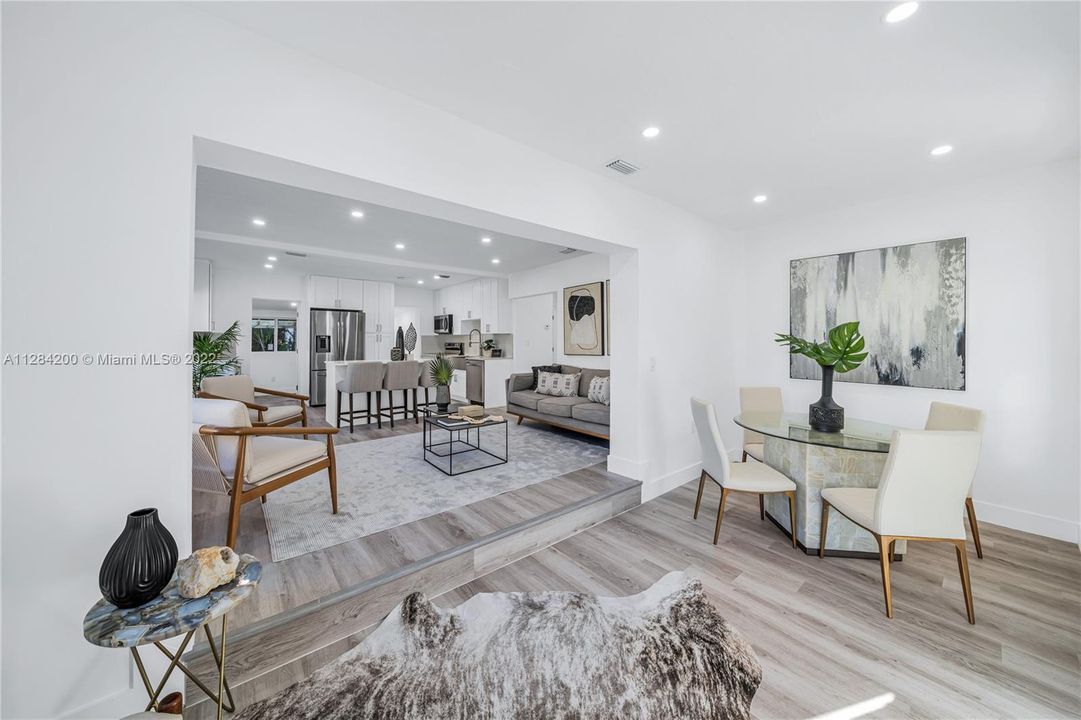 Recently Sold: $735,000 (3 beds, 2 baths, 977 Square Feet)
