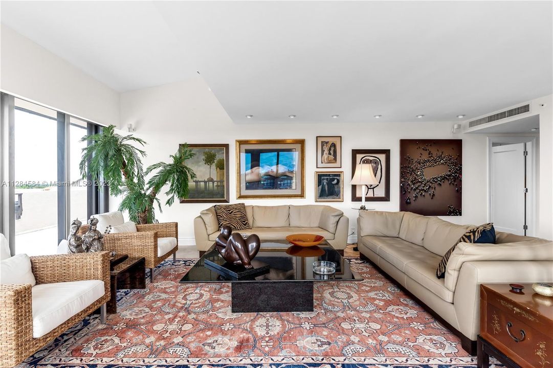 Recently Sold: $2,200,000 (3 beds, 3 baths, 2330 Square Feet)