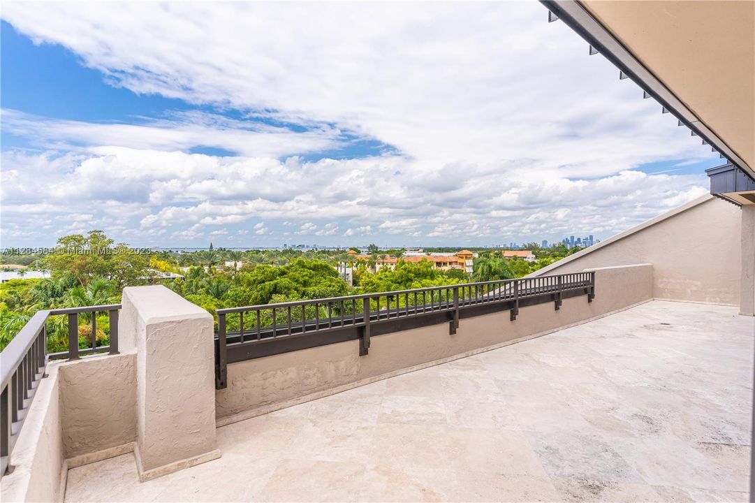 Recently Sold: $2,200,000 (3 beds, 3 baths, 2330 Square Feet)