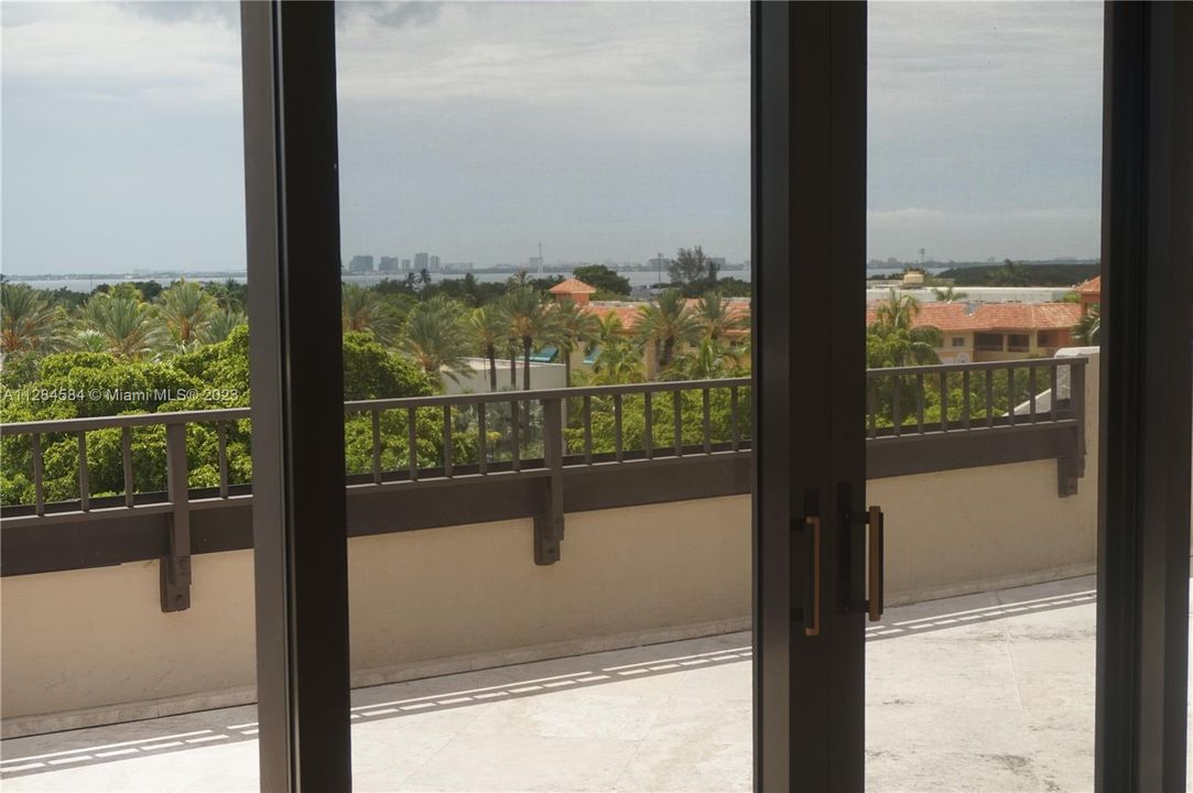 Recently Sold: $2,200,000 (3 beds, 3 baths, 2330 Square Feet)