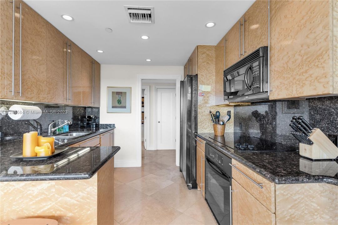 Recently Sold: $2,200,000 (3 beds, 3 baths, 2330 Square Feet)
