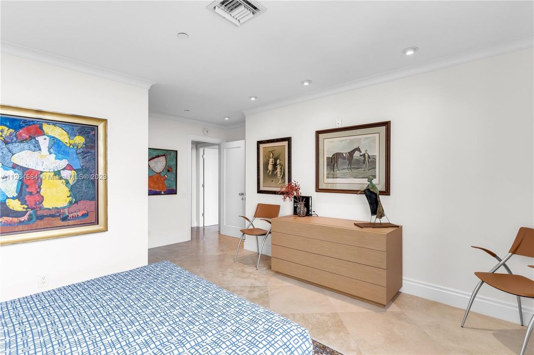 Recently Sold: $2,200,000 (3 beds, 3 baths, 2330 Square Feet)