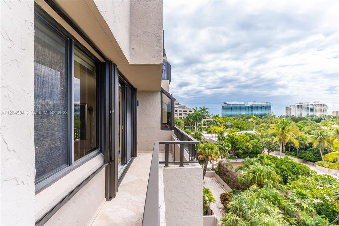 Recently Sold: $2,200,000 (3 beds, 3 baths, 2330 Square Feet)