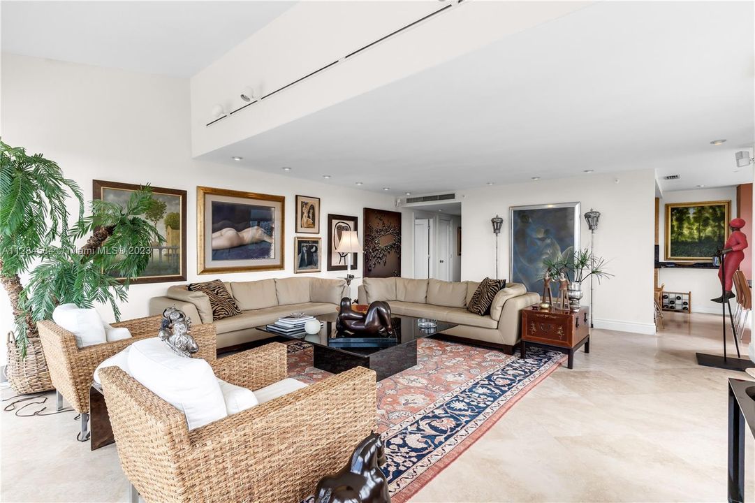 Recently Sold: $2,200,000 (3 beds, 3 baths, 2330 Square Feet)