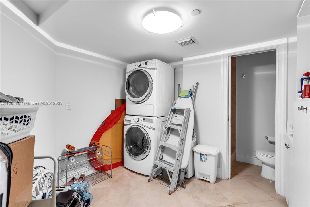 Recently Sold: $2,200,000 (3 beds, 3 baths, 2330 Square Feet)