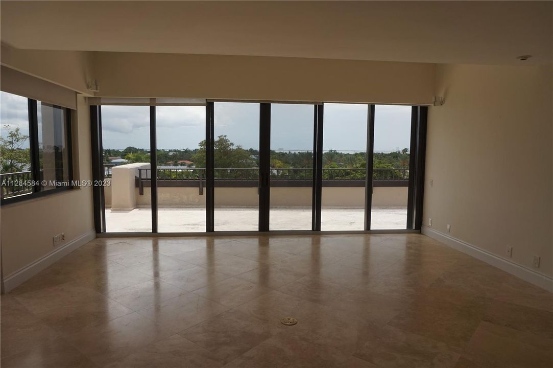 Recently Sold: $2,200,000 (3 beds, 3 baths, 2330 Square Feet)