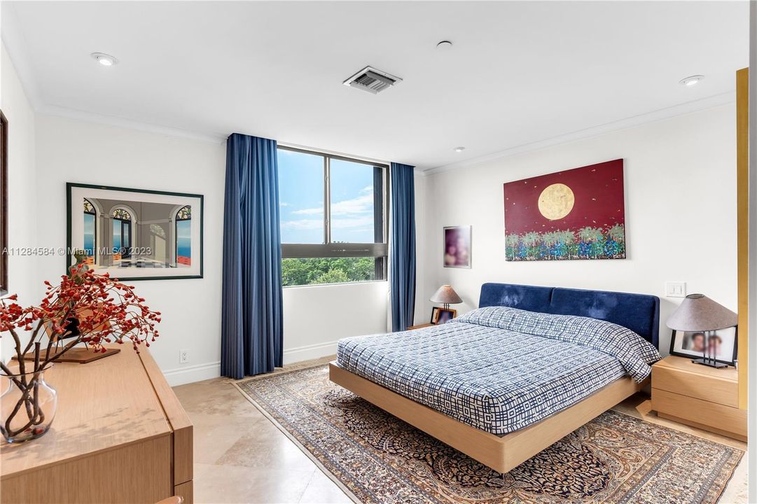 Recently Sold: $2,200,000 (3 beds, 3 baths, 2330 Square Feet)