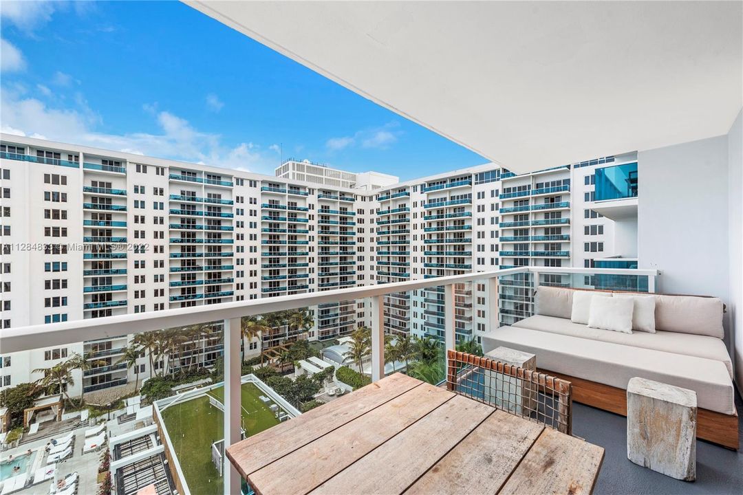 Recently Sold: $2,700,000 (1 beds, 1 baths, 970 Square Feet)