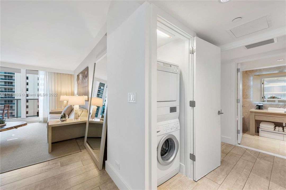 Recently Sold: $2,700,000 (1 beds, 1 baths, 970 Square Feet)