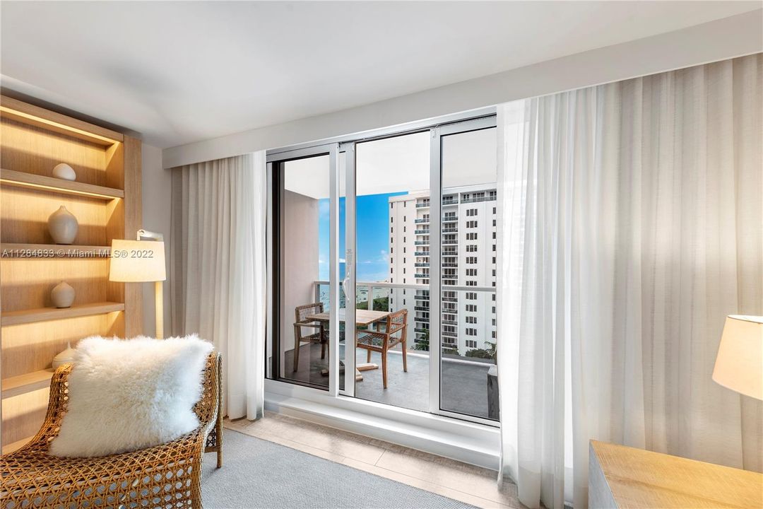 Recently Sold: $2,700,000 (1 beds, 1 baths, 970 Square Feet)