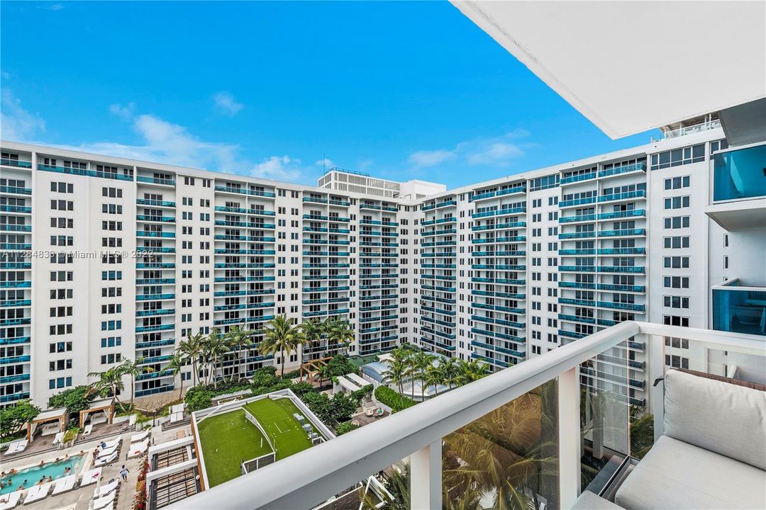 Recently Sold: $2,700,000 (1 beds, 1 baths, 970 Square Feet)