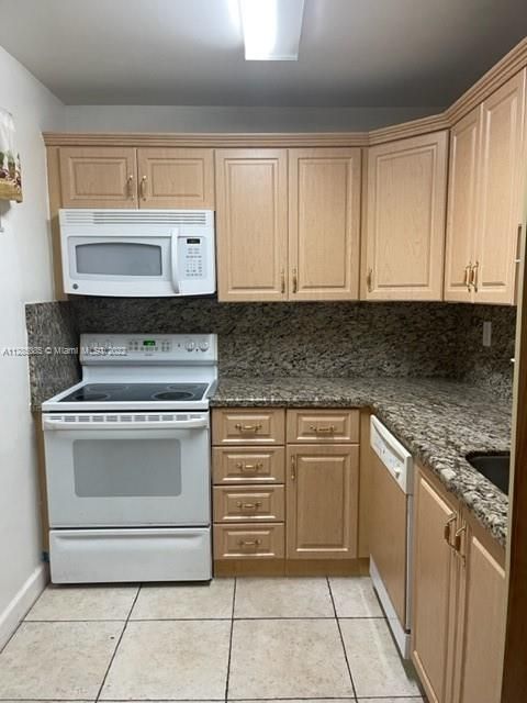 Recently Sold: $265,000 (2 beds, 2 baths, 968 Square Feet)