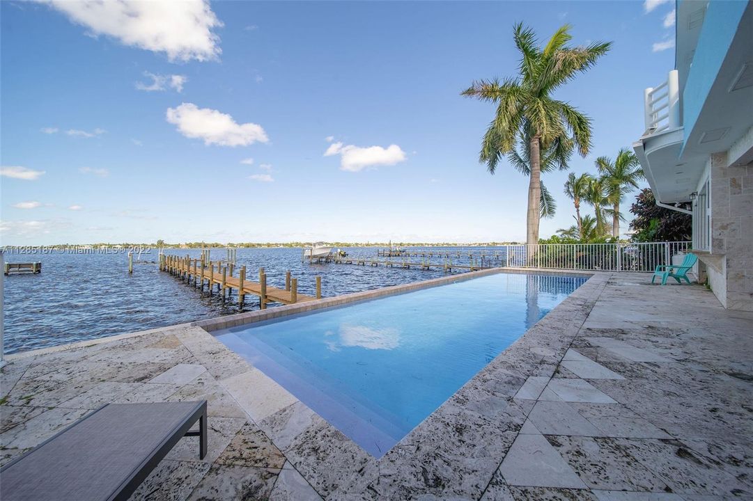 Recently Sold: $2,250,000 (4 beds, 3 baths, 3113 Square Feet)