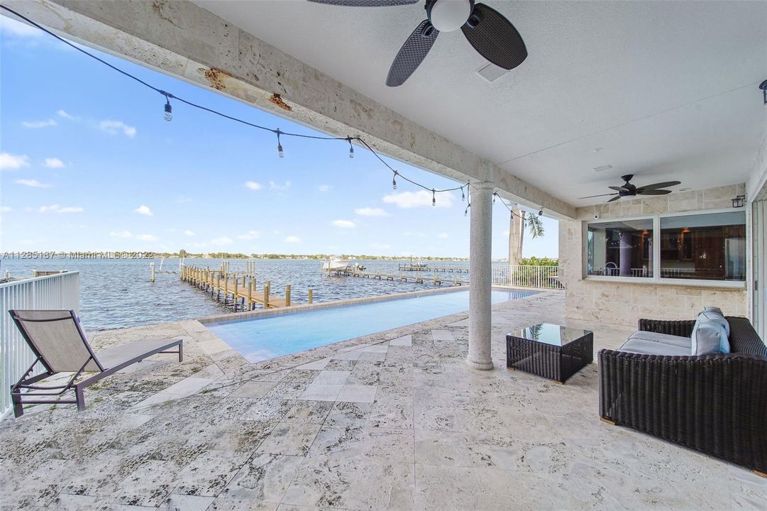 Recently Sold: $2,250,000 (4 beds, 3 baths, 3113 Square Feet)