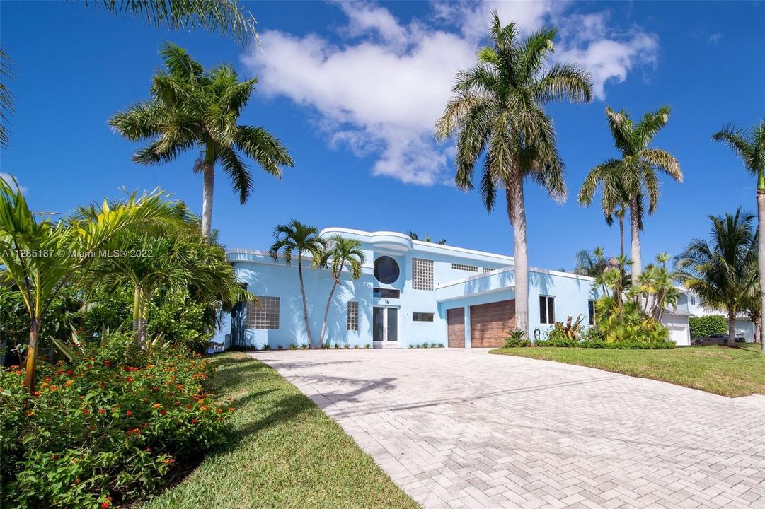 Recently Sold: $2,250,000 (4 beds, 3 baths, 3113 Square Feet)