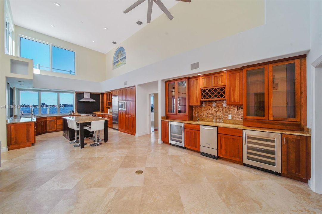 Recently Sold: $2,250,000 (4 beds, 3 baths, 3113 Square Feet)