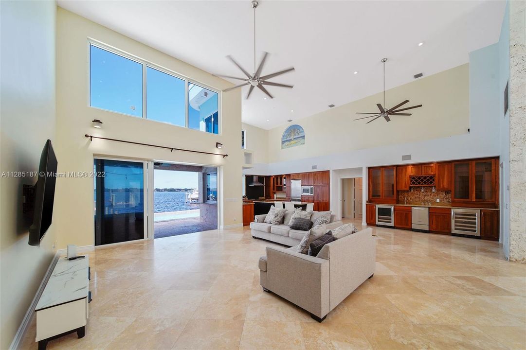 Recently Sold: $2,250,000 (4 beds, 3 baths, 3113 Square Feet)